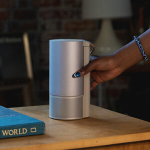 XGIMI MoGo 3 Pro beamer zo groot als een take-away koffiebeker