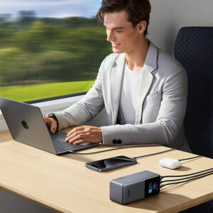 UGREEN 20000mAh Powerbank 130W werken in de trein
