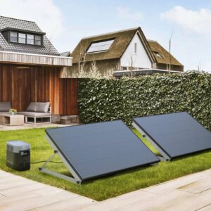 Ecoflow 175W Rigid Solar Panel gemonteerd op een frame in de tuin