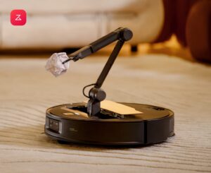 Roborock Saros Z70 Robotstofzuiger met grijparm pakt prop papier op